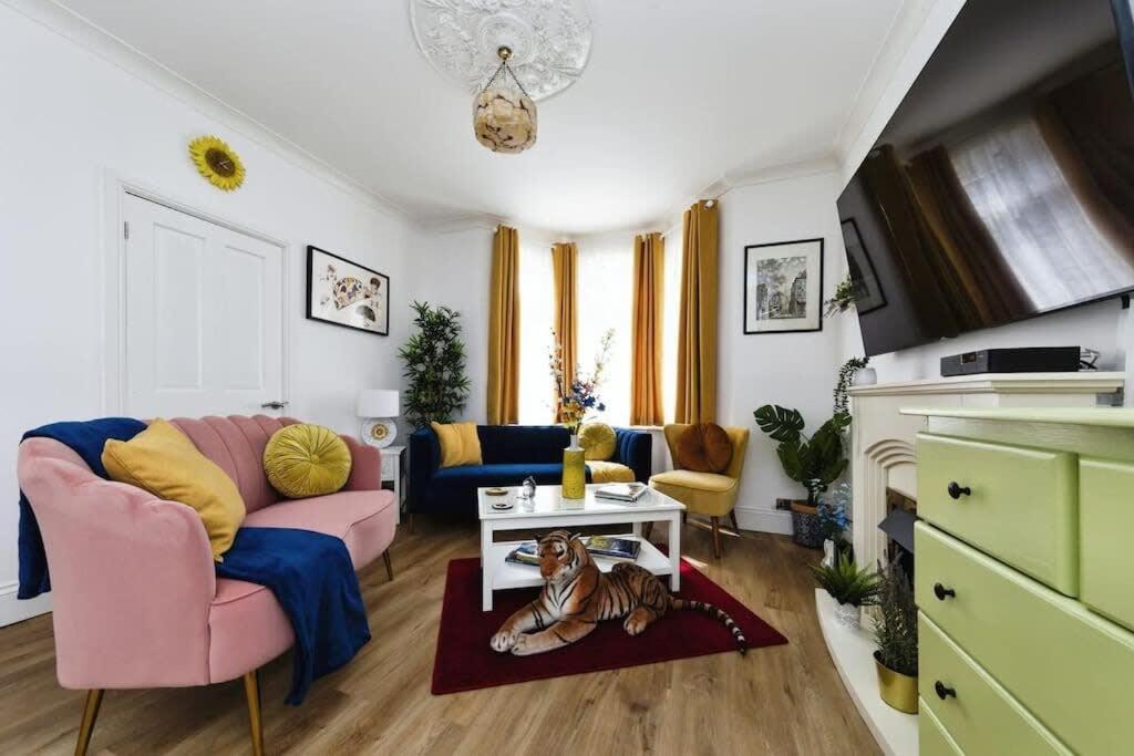 Your Chic 3Br Home Comfort And Style In Londres Extérieur photo